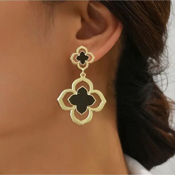 Black & Gold Quatrefoil Clover Dangle Earrings - Picture 1 of 3